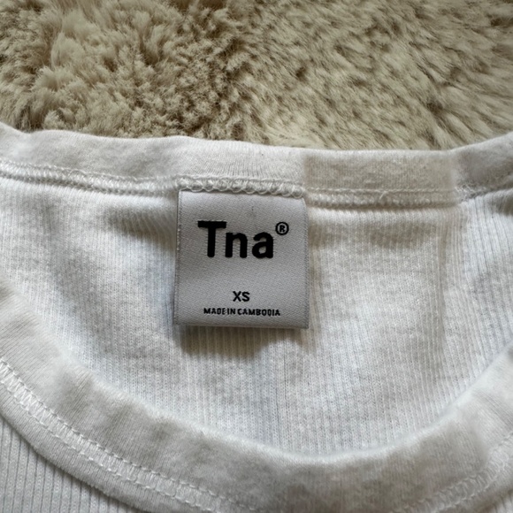 Aritzia TNA Cropped White Tank Top - Picture 2 of 4
